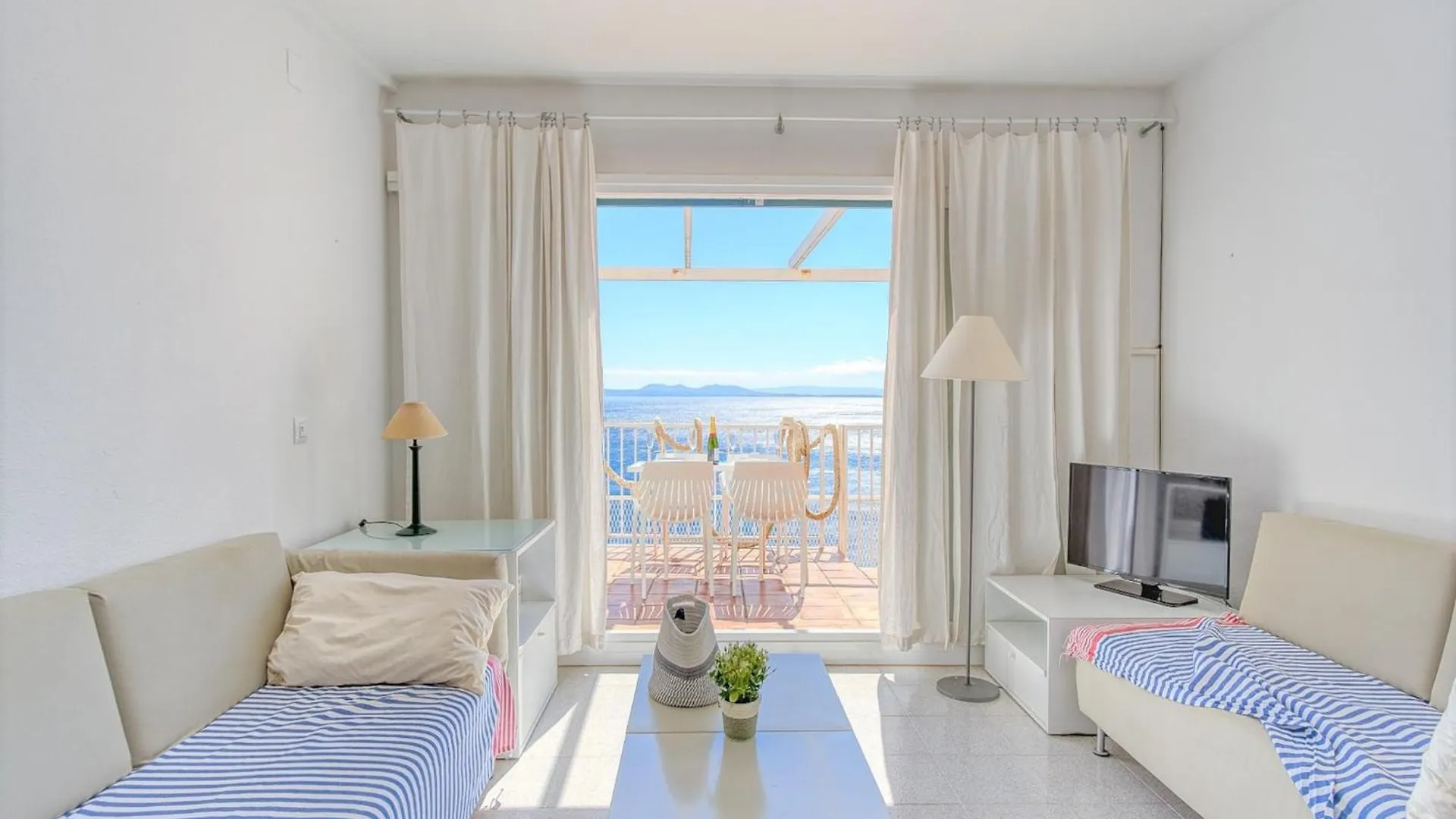Apartment With Scenic View Roses